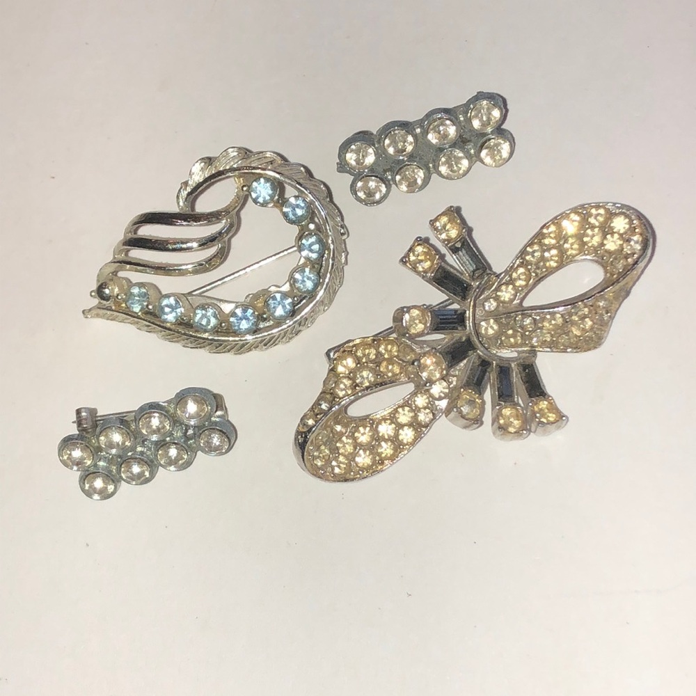 Vintage Crystal Accent Bow and Swirl Brooch Set in Clear and Light Blue